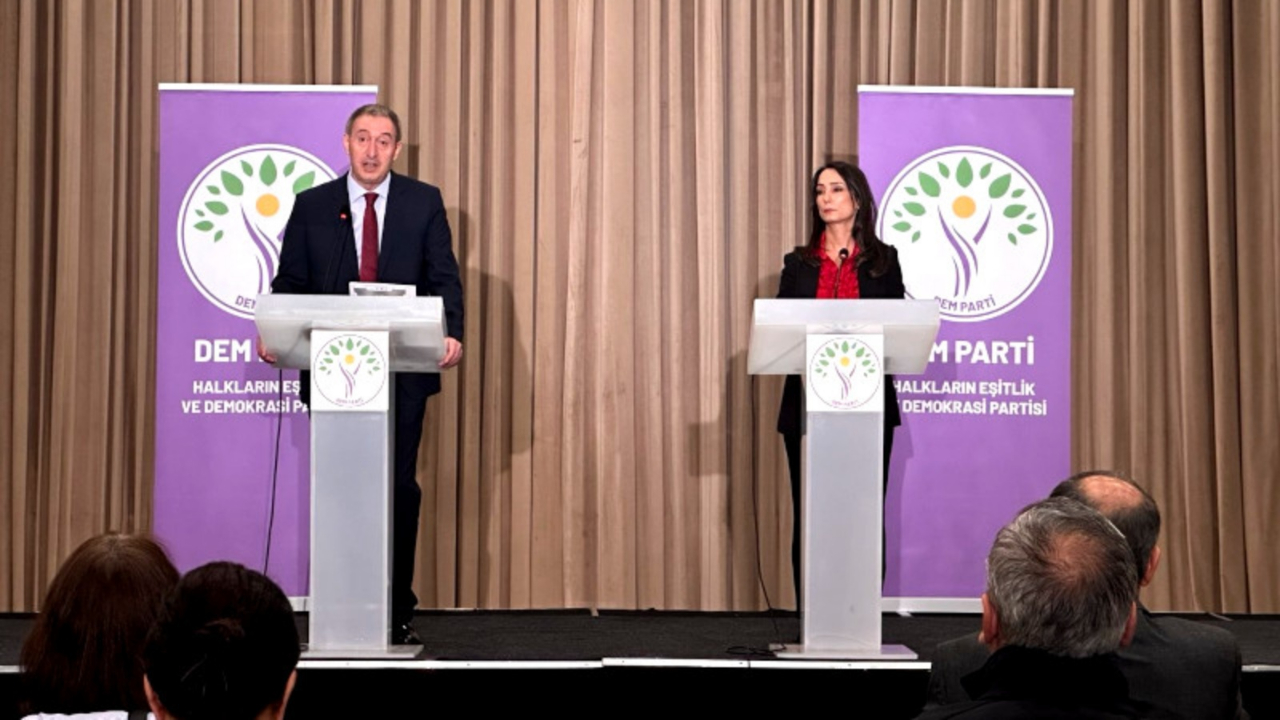 PKK'nın Türkiye'den çekilme kararı sonrası DEM Parti'den ilk açıklama: Barış ve demokratik toplum süreci yeni bir aşamaya girmiştir!