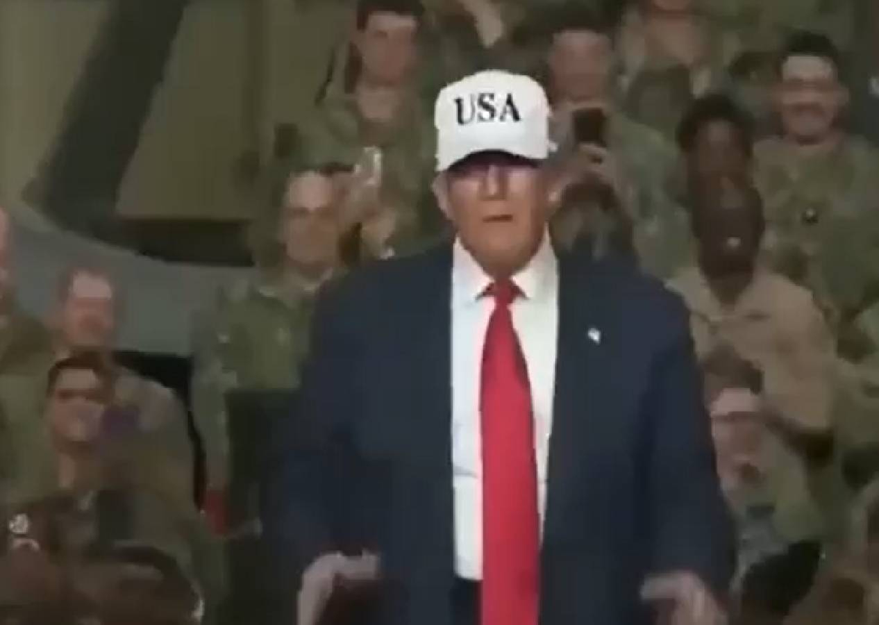 Trump Japonya’da pisti salladı! ABD Donanması önünde dans etti, sosyal medya yıkıldı