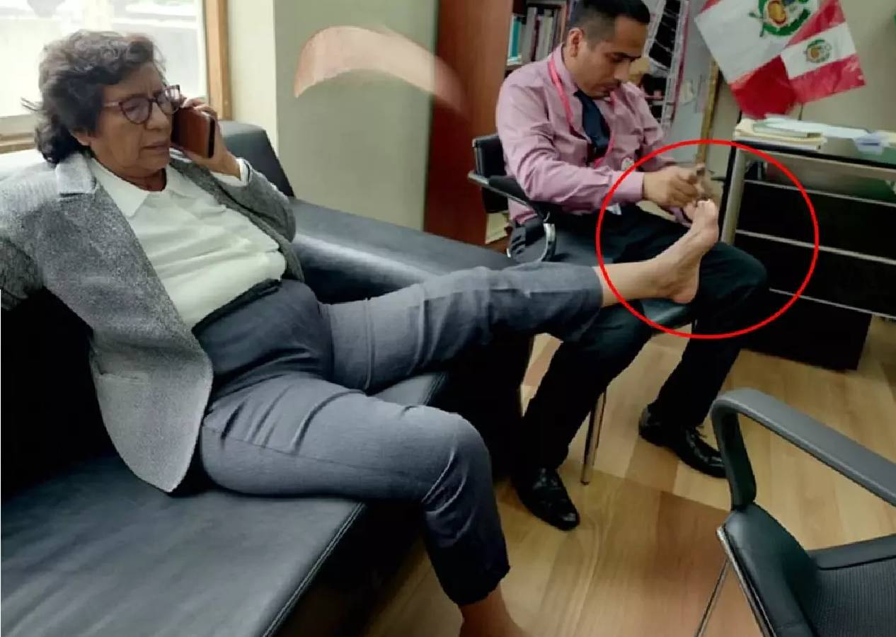 Eşitliği böyle mi savunuyor? Peru’da solcu vekil skandalı: Yardımcısına ayak tırnaklarını kestirdi