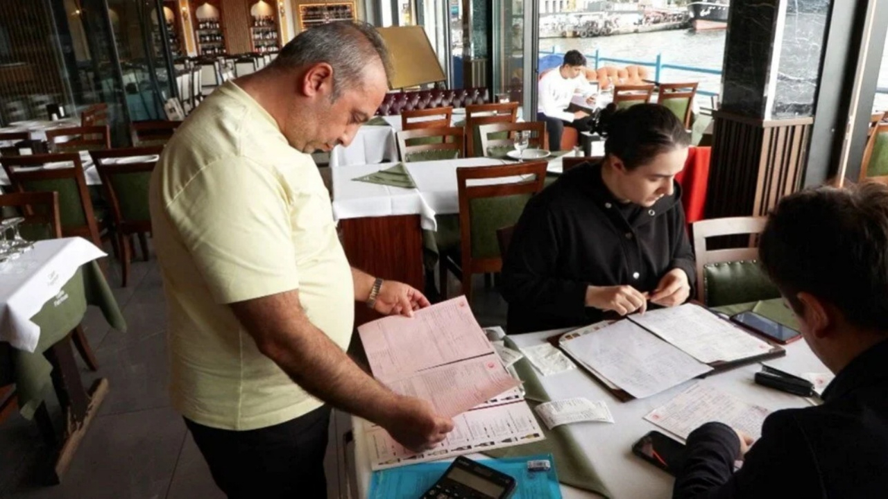 Turistlerden 59 bin TL hesap almıştı! Galata'da bulunan restorana 139 bin TL ceza kesildi