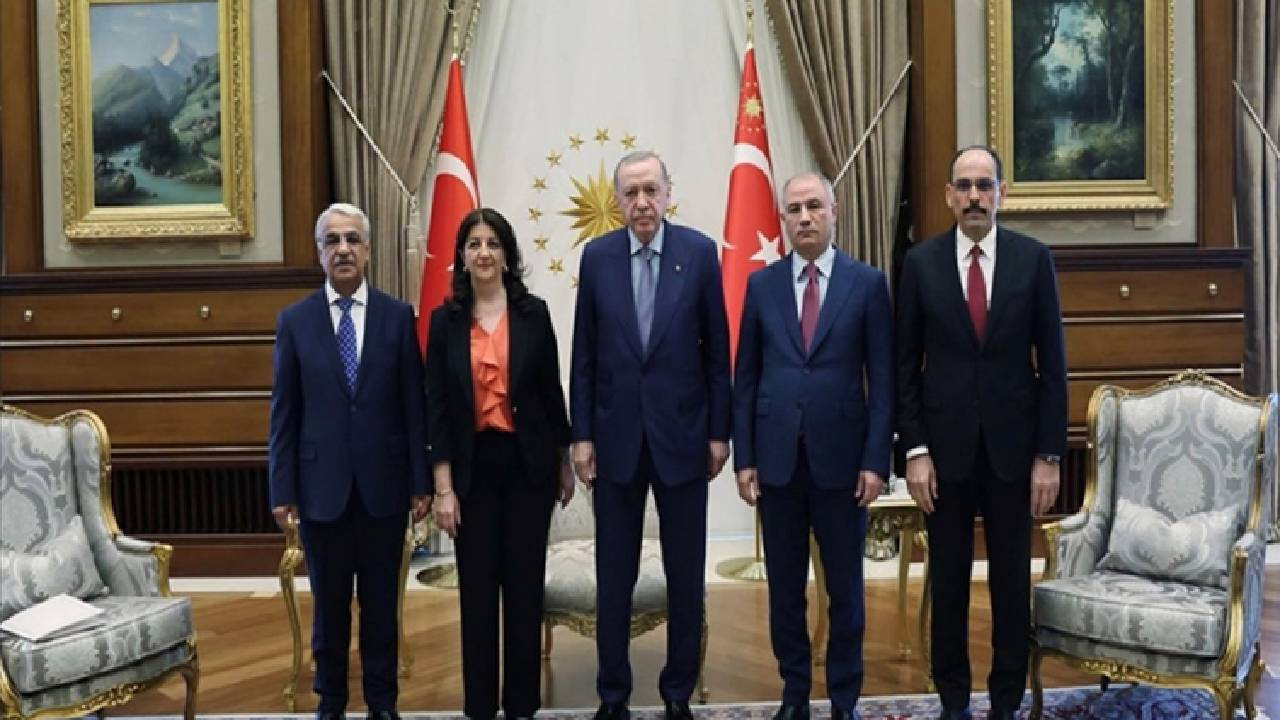 Cumhurbaşkanı Erdoğan kritik görüşme için hazır! DEM heyeti Beştepe’de: Saat belli oldu