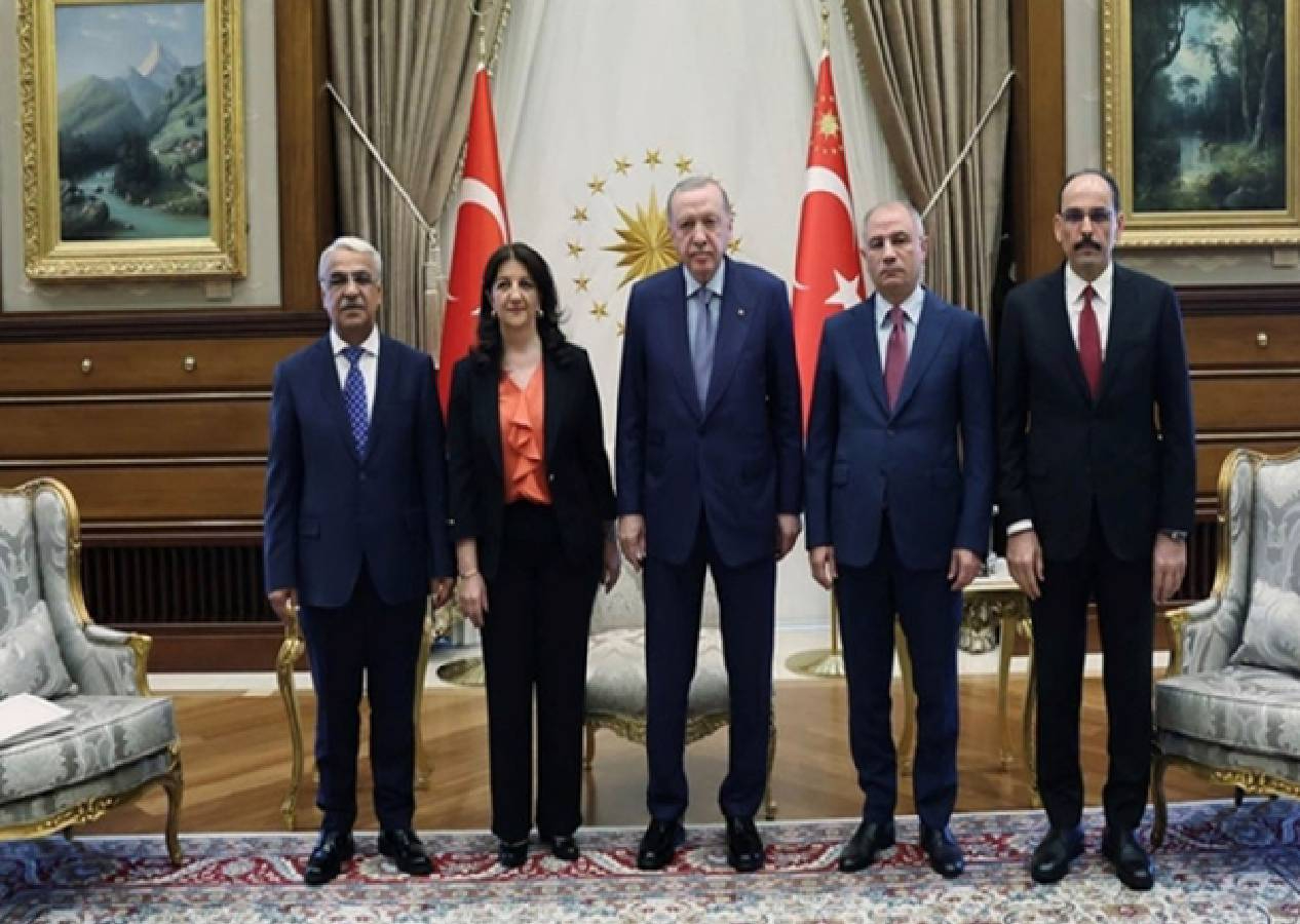 Cumhurbaşkanı Erdoğan kritik görüşme için hazır! DEM heyeti Beştepe’de: Saat belli oldu