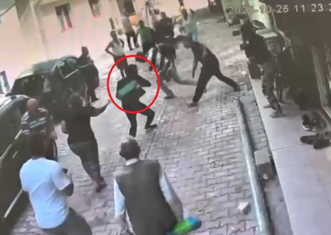 Hatay’da motosiklet kavgası kanlı çatışmaya dönüştü: Kaldırım taşları havada uçtu