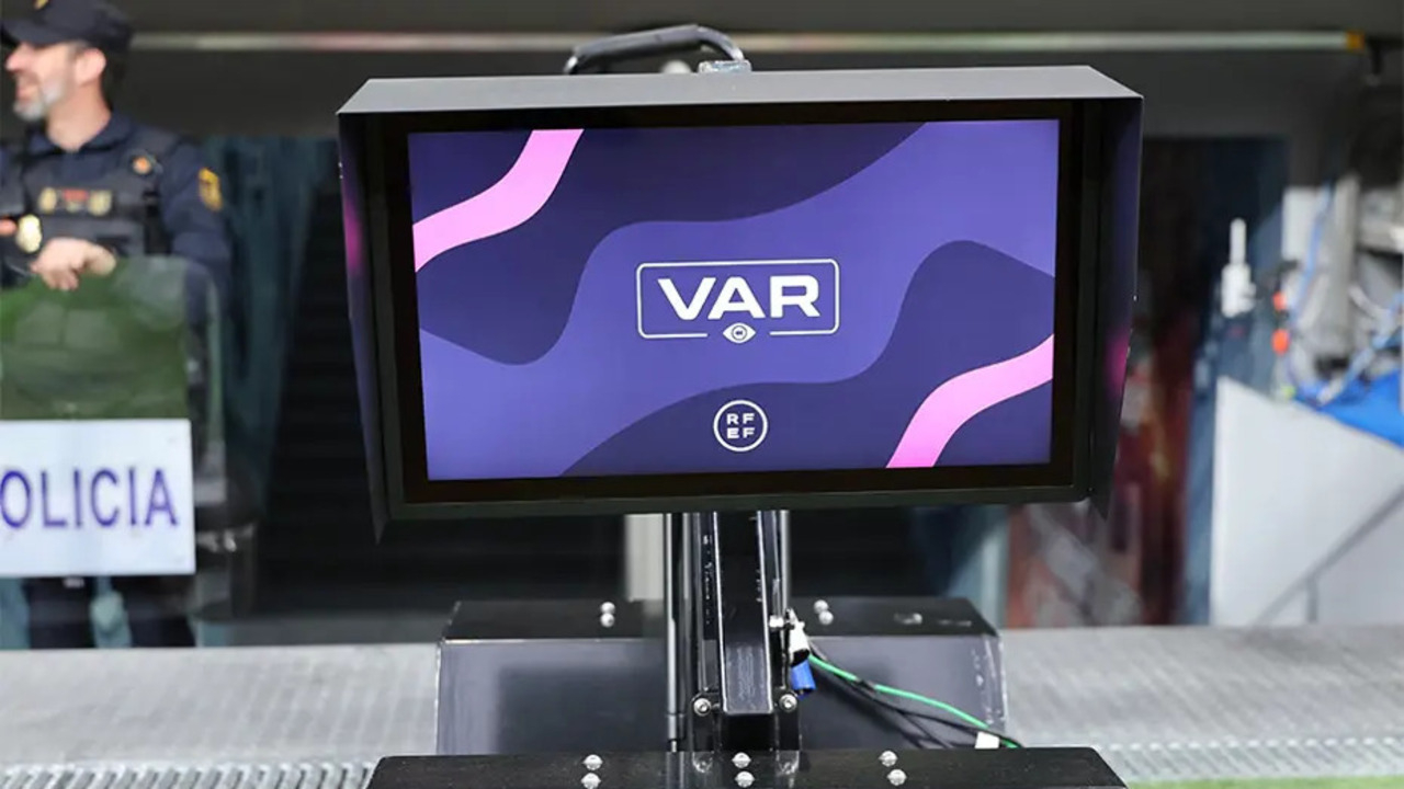 IFAB'dan flaş hamel! VAR için tarihi karar alındı!