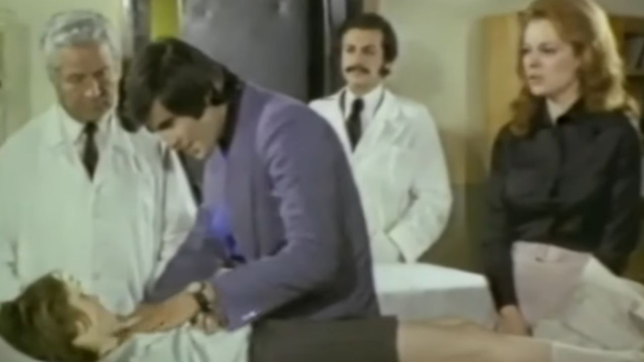 Azad Kuşu Filmi Nerede Çekildi? Konusu, Hülya Koçyiğit ve Tarık Akan'lı Oyuncu Kadrosu
