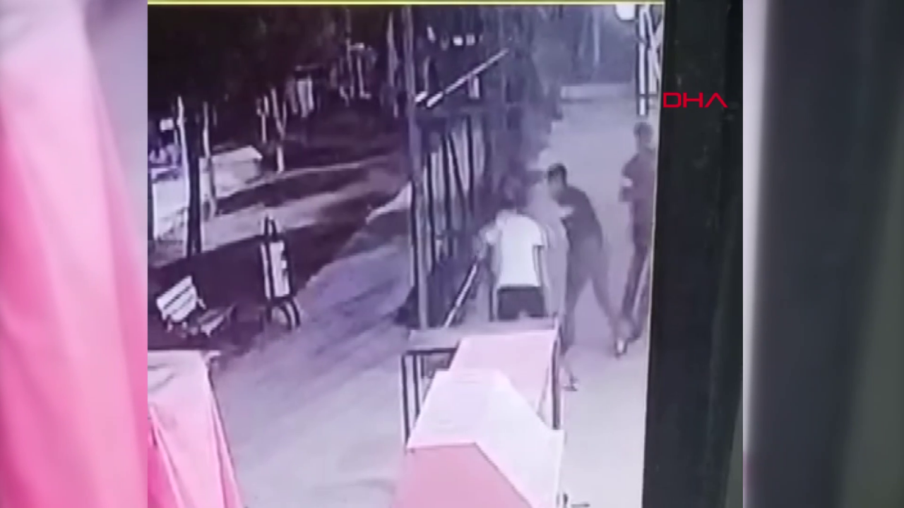 Yer: Adana! Bir kelime hayatına mal oluyordu! Bıçaklı dehşet görüntüleri kamerada!