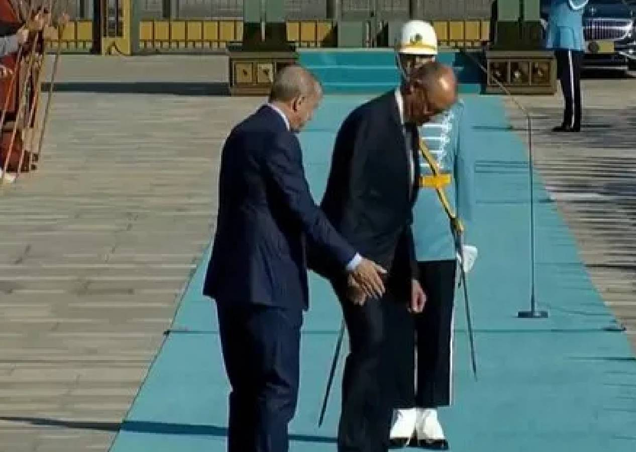 Külliye’de ilginç anlar! Almanya Şansölyesi Merz yönünü şaşırdı, Cumhurbaşkanı Erdoğan müdahale etti