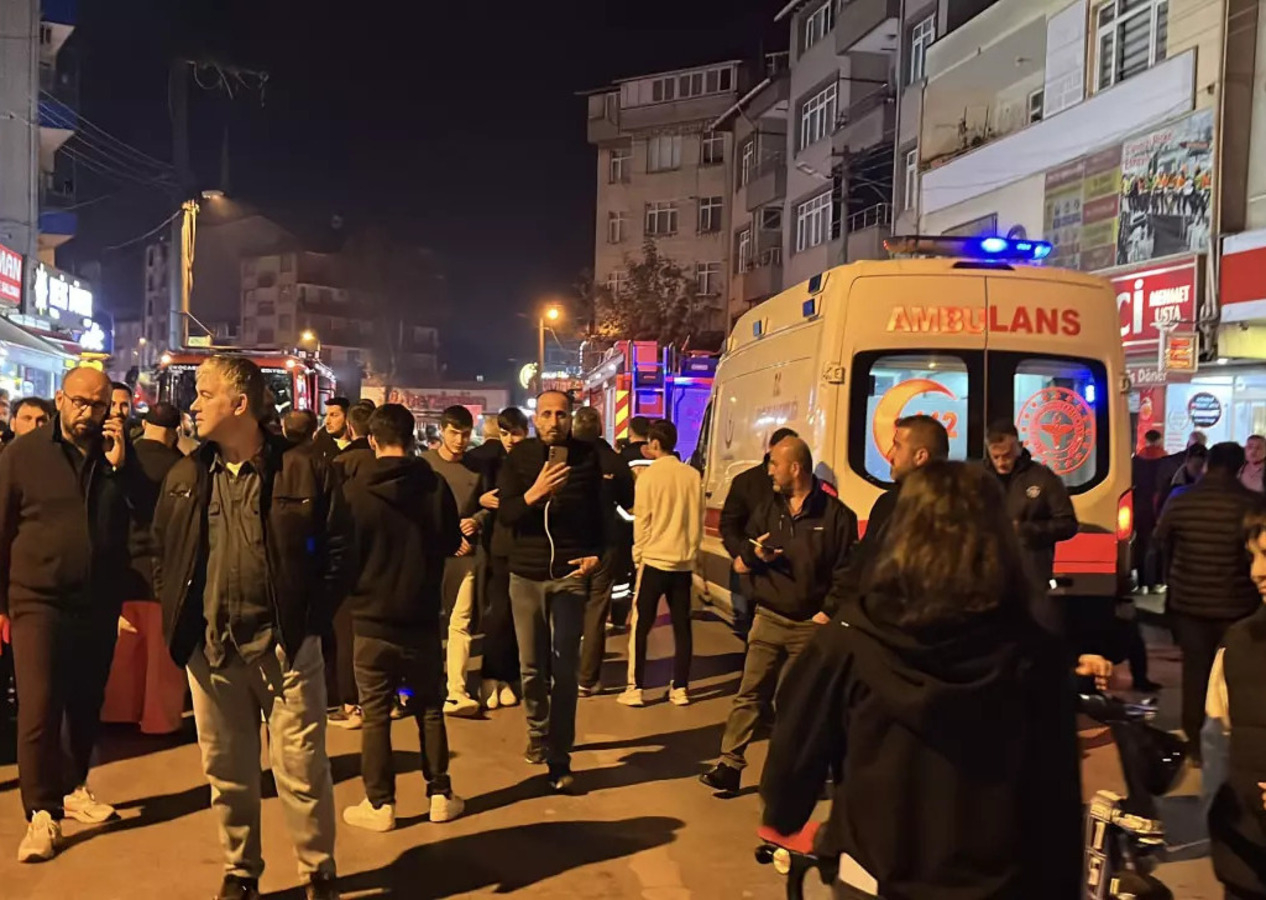 Gebze'de çökme alarmı! Binadan korkunç çıtırtı sesleri!  Vatandaşlar tahliye ediliyor