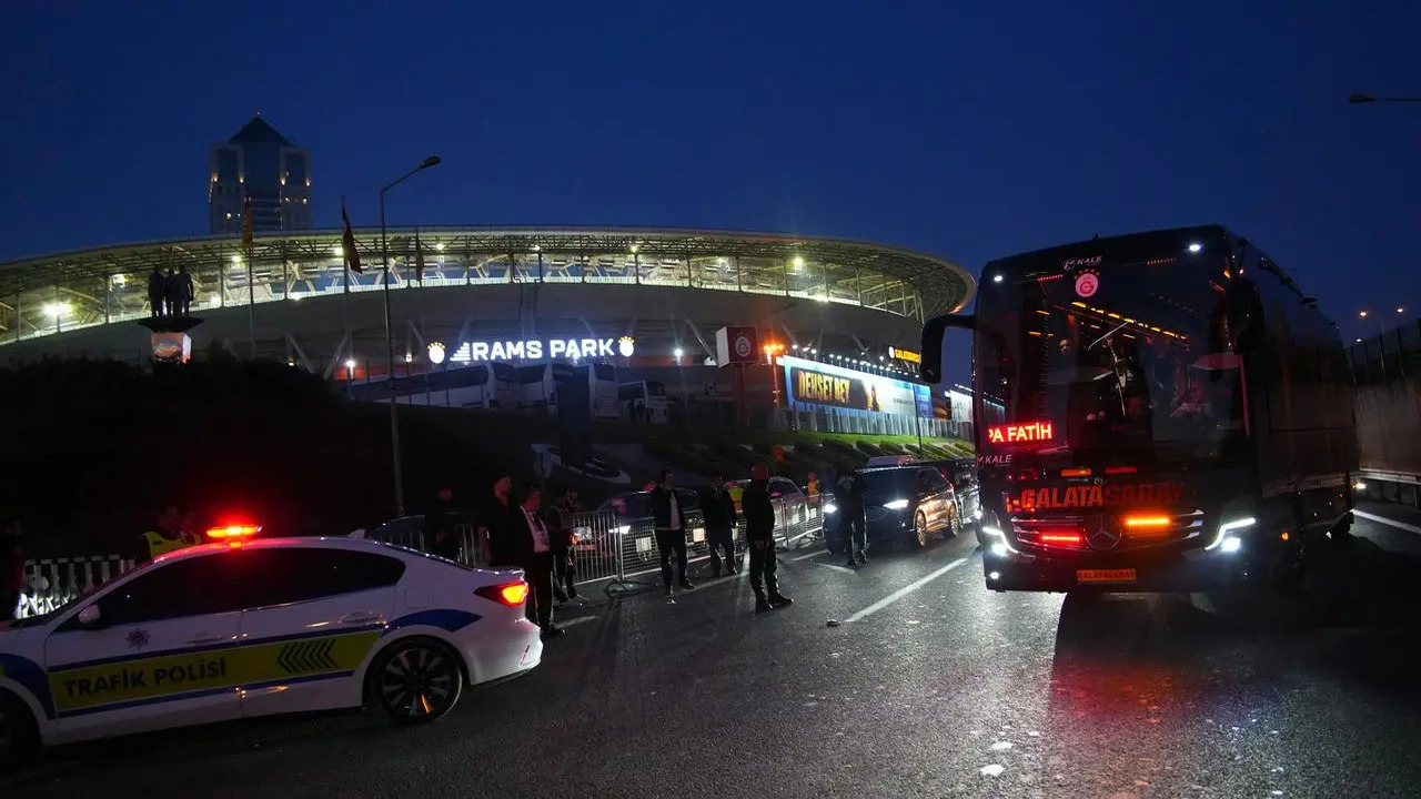 Dev maç öncesi büyük sürpriz! Yıldız isim derbide tribünde olacak