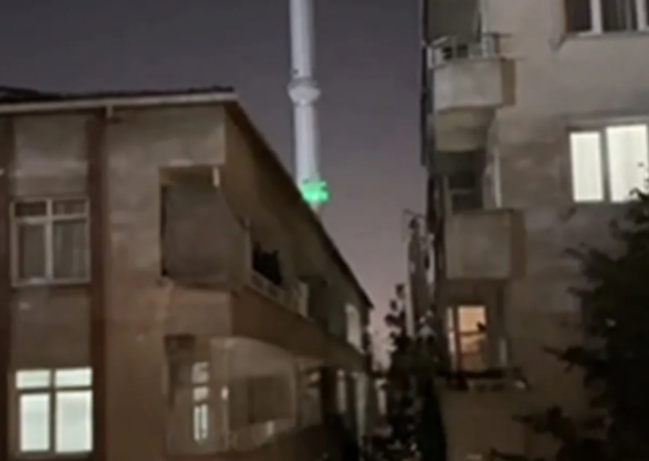 Bahçelievler’de cami hoparlöründen İzmir Marşı çaldılar! Sosyal medya karıştı...