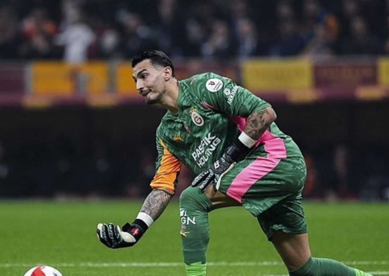 Uğurcan Çakır'dan küfür eden Trabzonspor taraftarlarına olay gönderme: Galatasaray taraftarı beni sevdi!