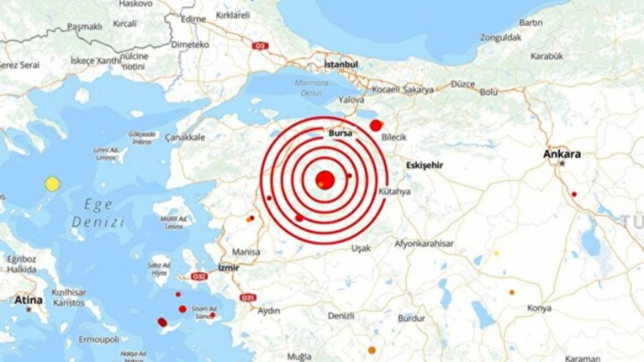 Balıkesir'de 4,3 büyüklüğünde deprem! Çevre illerden de hissedildi...