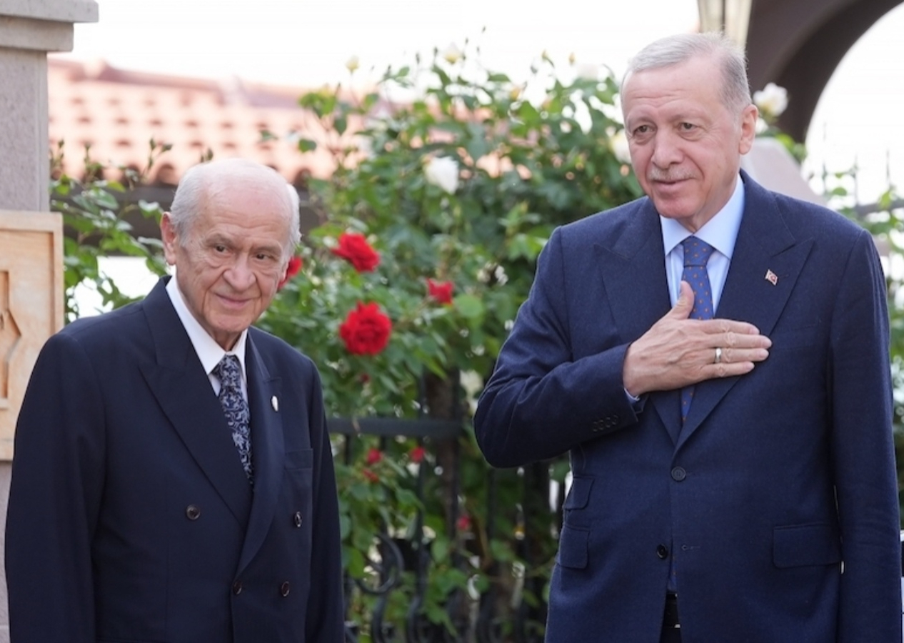 Bahçeli’den “Gök girsin, kızıl çıksın” çıkışı! Muhalefeti ters köşe yaptı: Cumhur İttifakı dimdik ayakta!