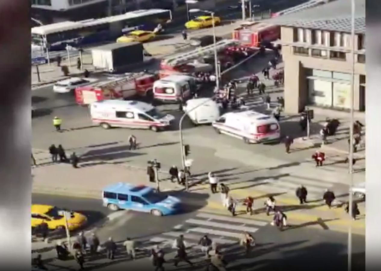 Ankara Sosyal Bilimler Üniversitesi’nde yangın paniği! Duman ve gaz sızıntısı nedeniyle bina boşaltıldı...