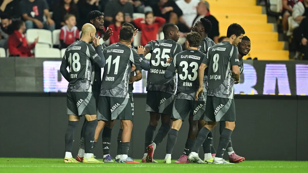 Beşiktaş 3 golle 3 puanı aldı, Antalya'da moral kazandı (Antalyaspor 1 - 3 Beşiktaş - Maçın özeti)