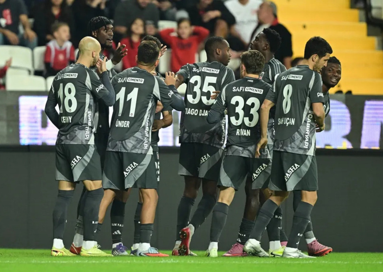 Beşiktaş 3 golle 3 puanı aldı, Antalya'da moral kazandı (Antalyaspor 1 - 3 Beşiktaş - Maçın özeti)