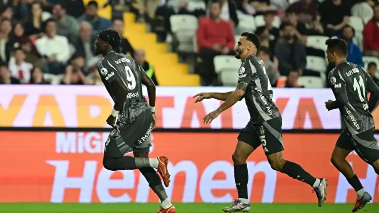 Beşiktaş iki maç sonra galip: Antalyaspor'u 3-1 mağlup etti, goller Abraham, Djalo ve Jota Silva'dan!