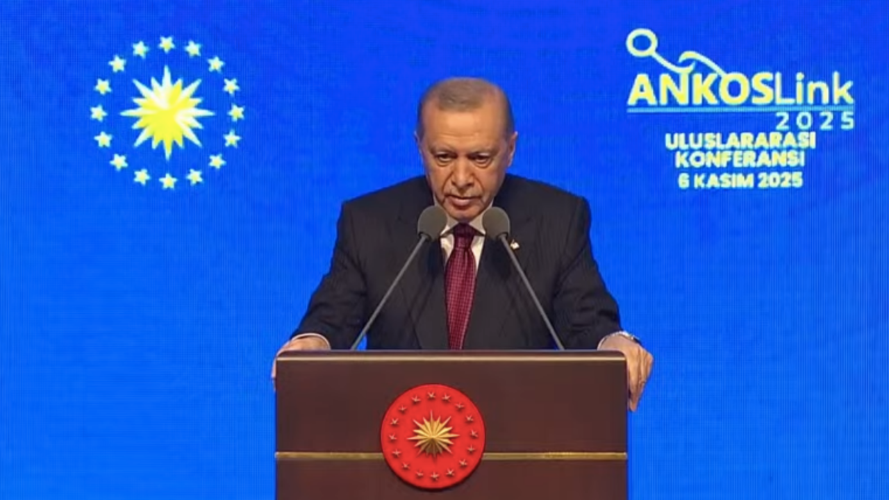 Cumhurbaşkanı Erdoğan'dan Özgür Özel'in iftiralarına sert tepki: Ağzından çıkanı kulağı duymayan zavallı şahıs! Biz az söyledik, o çok anlasın!