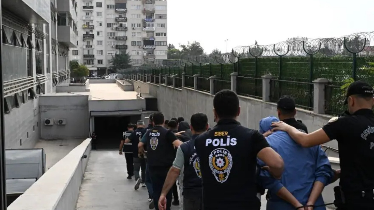 Mersin'de 7,6 milyar liralık yasa dışı bahis ağı çökertildi! 17 şüpheli tutuklandı