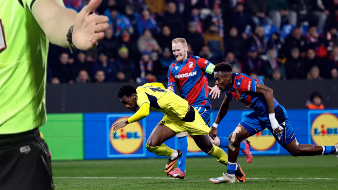 Viktoria Plzen-Fenerbahçe maçındaki skandal penaltı kararı! Deniz Çoban, hakem Allard Lindhout'u topa tuttu! ''Bir çuval inciri berbat etti''