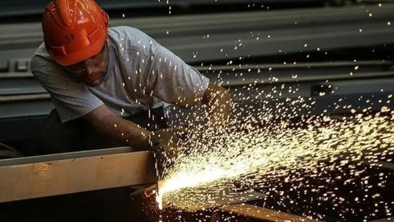 Sanayi üretimi eylülde yıllık %2,9 arttı, aylık %2,2 geriledi
