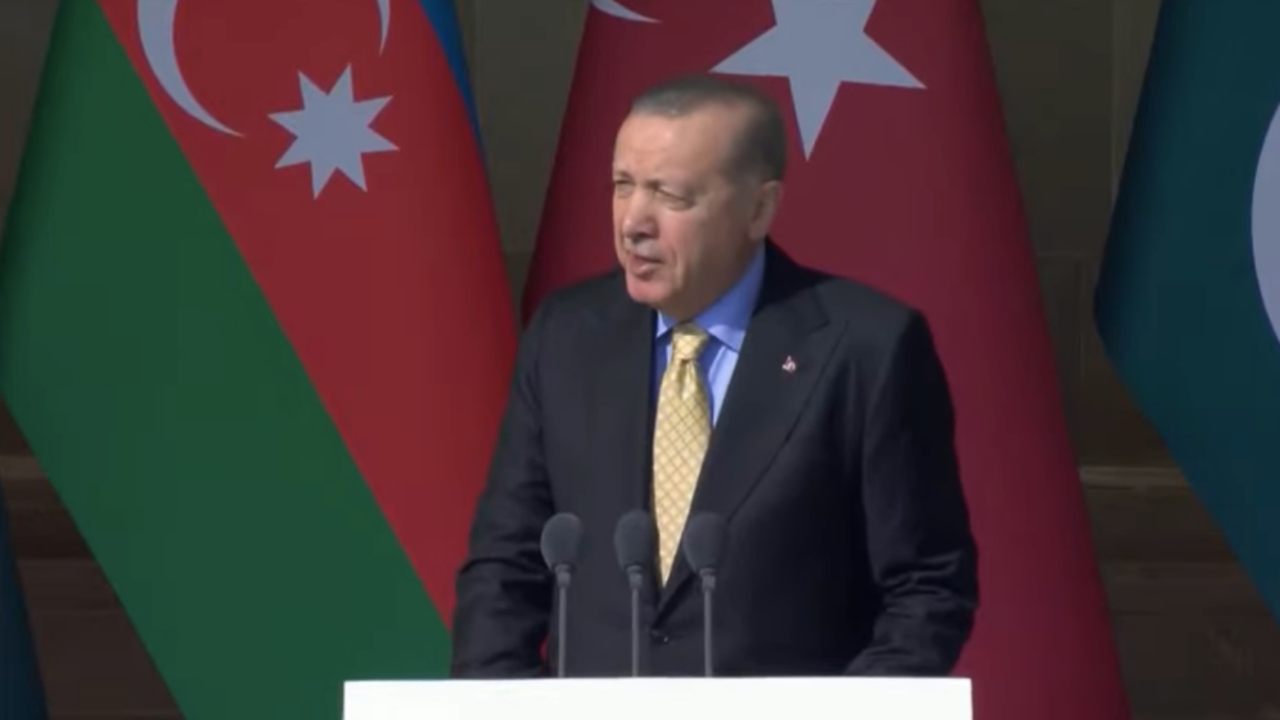 Cumhurbaşkanı Erdoğan Bakü'de! Karabağ Zaferi'nin 5. yıl dönümü töreninde dikkat çeken mesaj: Dengeler değişti, Kafkasya'ya kalıcı barış gelmeli