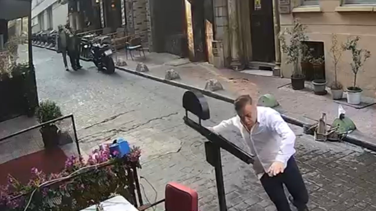 Beyoğlu’nda sokak ortasında kurşun yağmuru: Husumet kavgası kanlı bitti