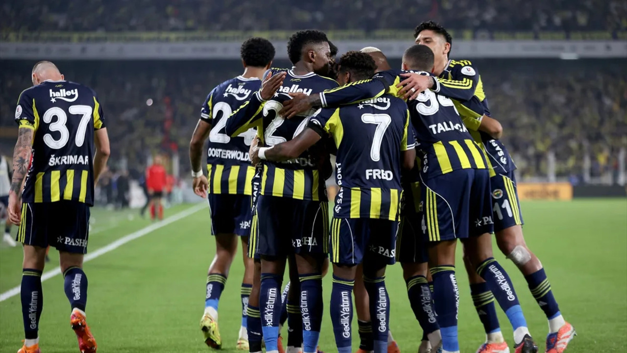 Fenerbahçe Kadıköy'de hata yapmadı, zirvede hesaplar karıştı (Fenerbahçe 4 - 2 Kayserispor | Maçın özeti)