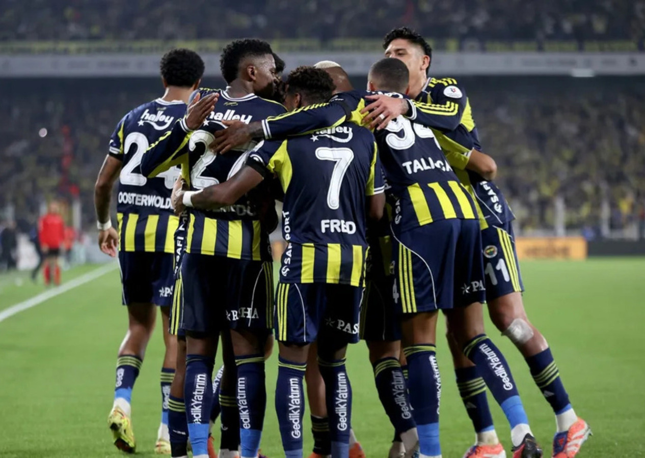 Fenerbahçe Kadıköy'de hata yapmadı, zirvede hesaplar karıştı (Fenerbahçe 4 - 2 Kayserispor | Maçın özeti)