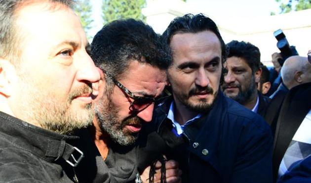 Hakan Altun babasının cenazesinde fenalaştı..!