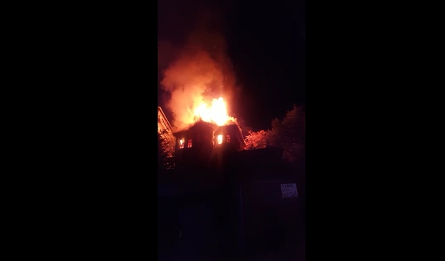 Başkentte 400 yıllık tarihi ev yandı/Video...