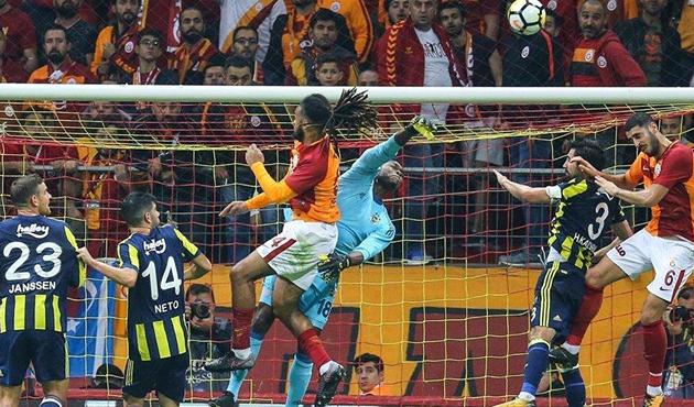 Galatasaray- Fenerbahçe derbisinde sahte polis krizi!