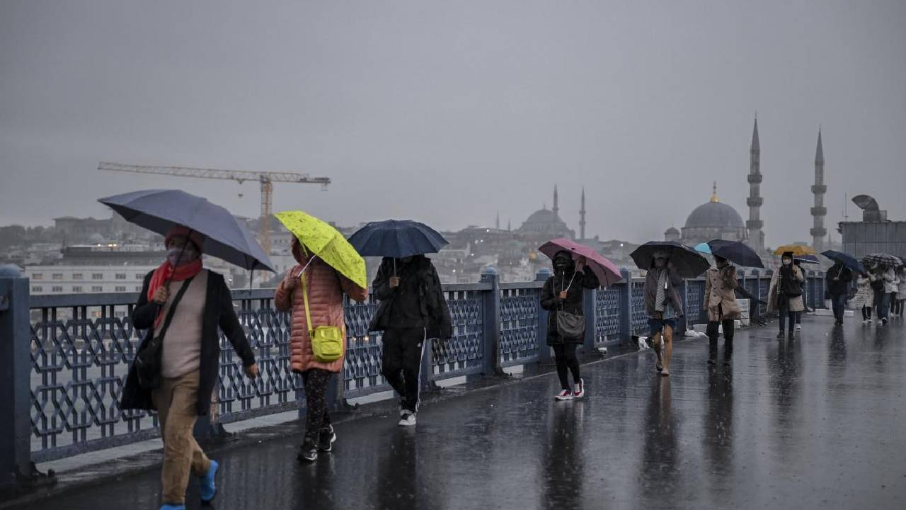 Meteoroloji alarm verdi! Sıcaklıklar düşüyor! Kuvvetli sağanak günlerce sürecek...