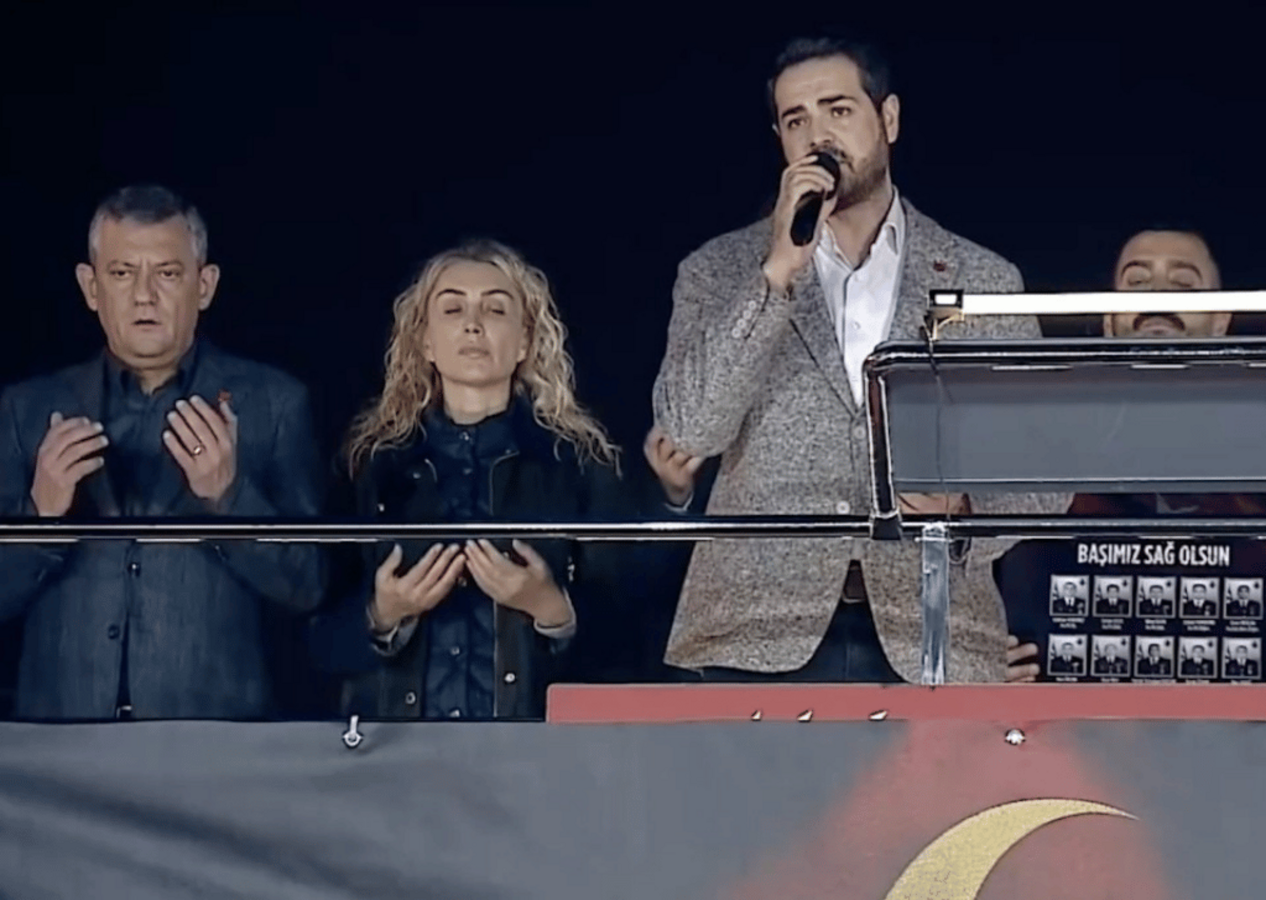 Özgür Özel Sultanbeyli'de mitinginde CHP'li ilçe başkanına şehitler için dua okuttu