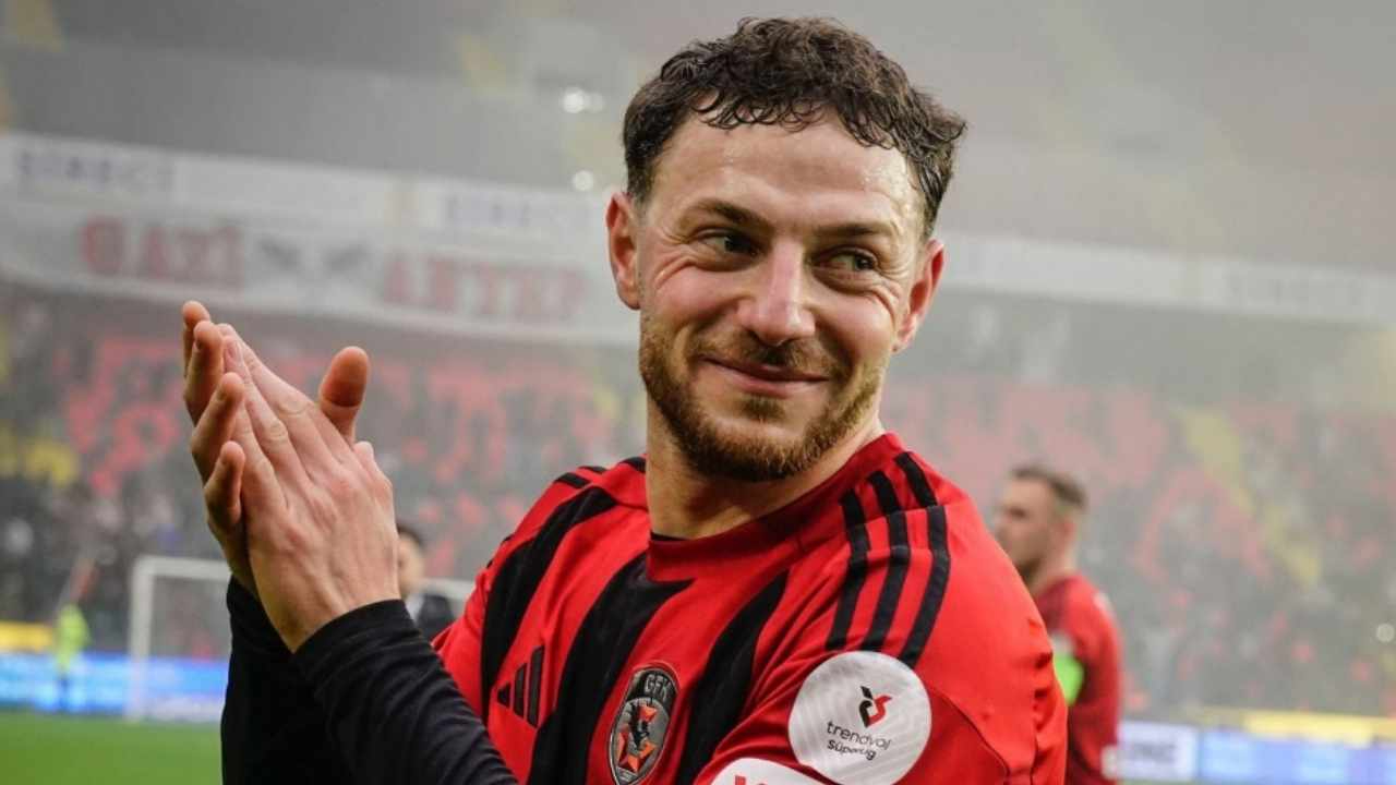 Mustafa Eskihellaç kimdir, kaç yaşında, hangi mevkide oynuyor?