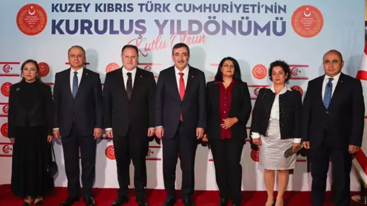 Cevdet Yılmaz KKTC’de! Resepsiyonda dikkat çeken mesajlar!
