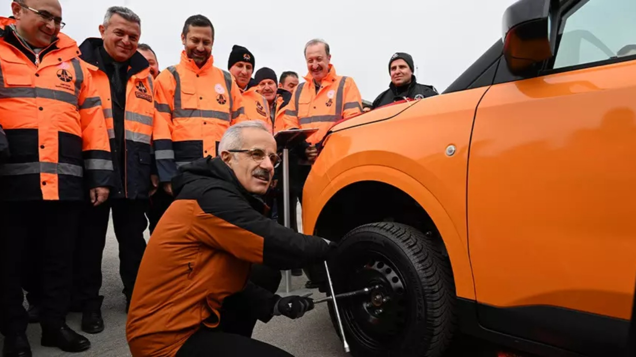 Zorunlu kış lastiği uygulaması yarın başlıyor! Bakan sürücüleri uyardı! 5 bin 856 lira cezası var