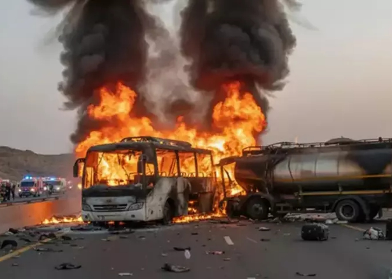 Suudi Arabistan'da kahreden kaza! Umre’den dönen hacıları taşıyan otobüs tankerle çarpıştı: 42 kişi hayatını kaybetti