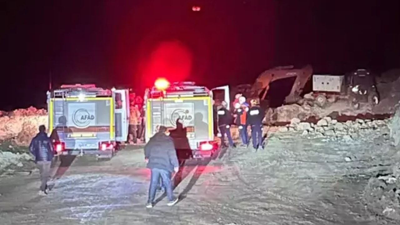 Sivas'ta demir madeni ocağında göçük! Şantiye müdürü toprak altında kaldı