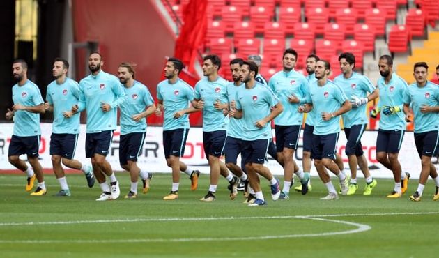 Milli Takım'da deprem! Yıldız oyuncu bıraktı...