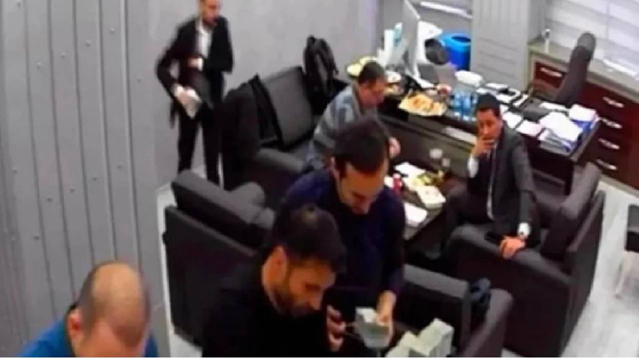 CHP’nin ‘para sayma’ davası ertelendi: Duruşma 15 Nisan'da görülecek