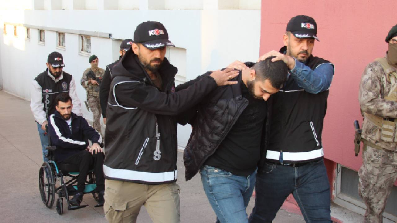 Yurt dışına kaçış hazırlığındaki ‘Bayğaralar'  çetesi' üyeleri polis tuzağıyla yakalandı: 7 şüpheli tutuklandı