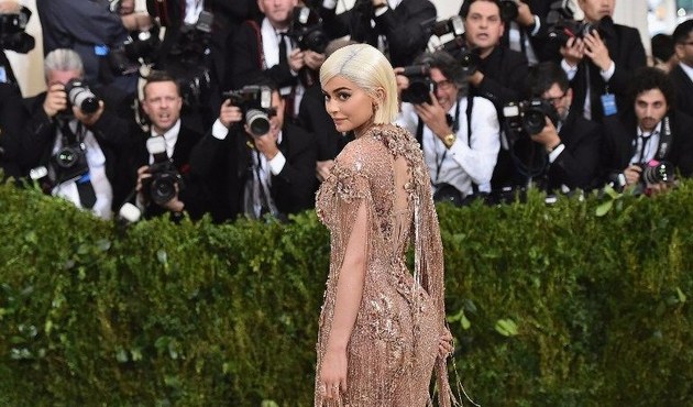 Kylie Jenner bebeğinin cinsiyeti hakkında ipucu verdi!