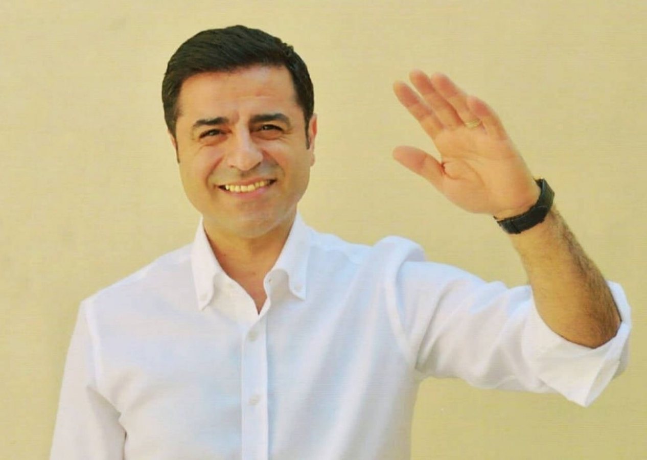 İmralı çağrıları sonrası MHP'li Feti Yıldız'dan bomba Selahattin Demirtaş paylaşımı: Hak ihlali tutuklamadan kaynaklanıyorsa çözüm tahliyedir