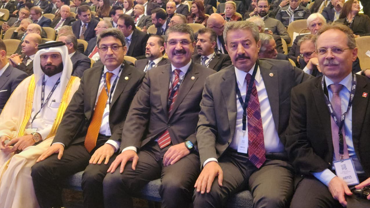 Terörist konuşunca salonu terk etti! AK Partili vekilden Mazlum Abdi protestosu