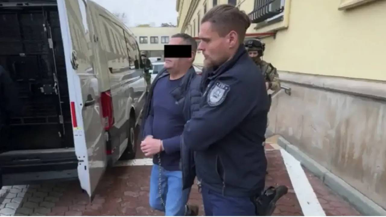 Kırmızı bültenle aranıyordu! Polonya polisi 43 yaşındaki suç örgütü üyesini gözaltına aldı