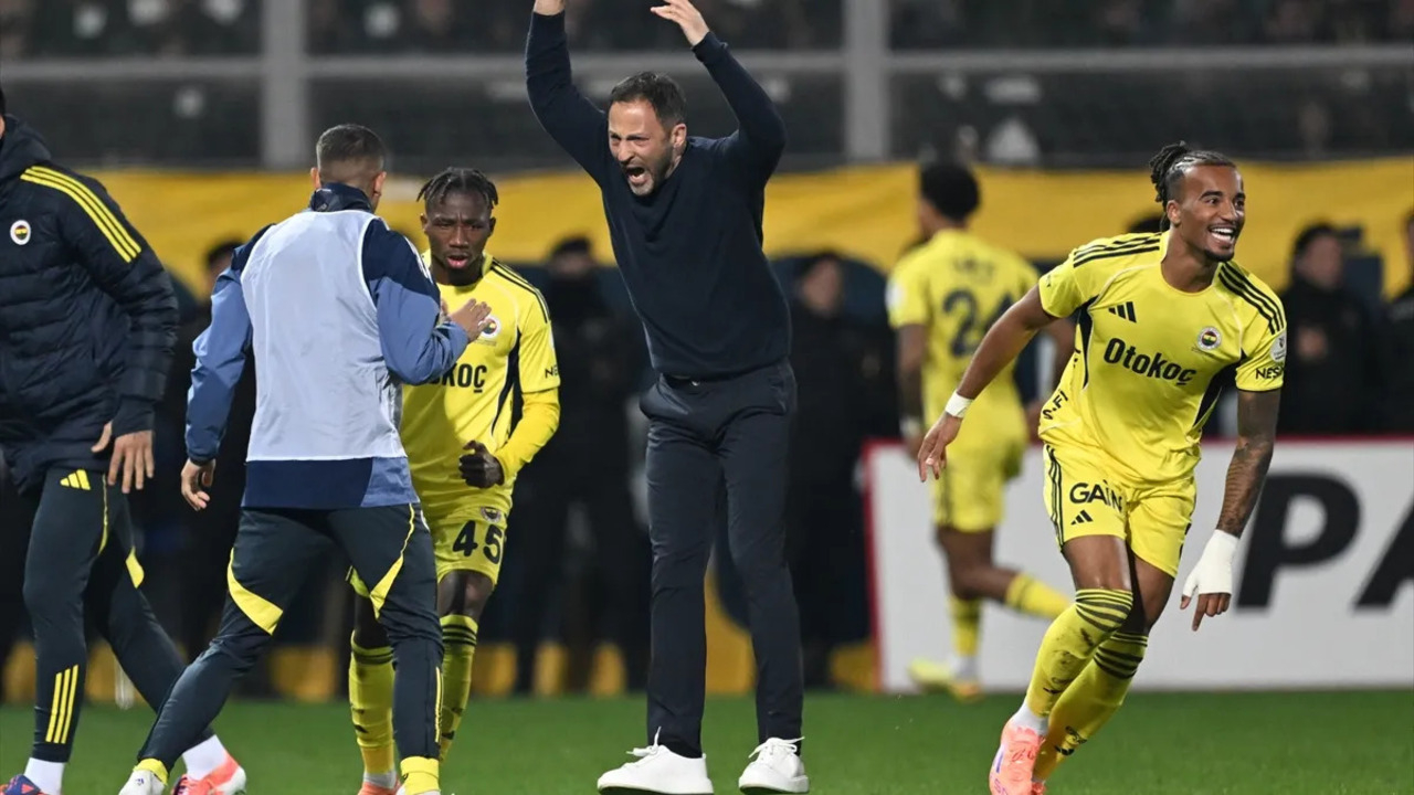7 gollü maç nefesleri kesti, Fenerbahçe ikinci yarı geri geldi (Çaykur Rizespor 2 - 5 Fenerbahçe | Maçın özeti)
