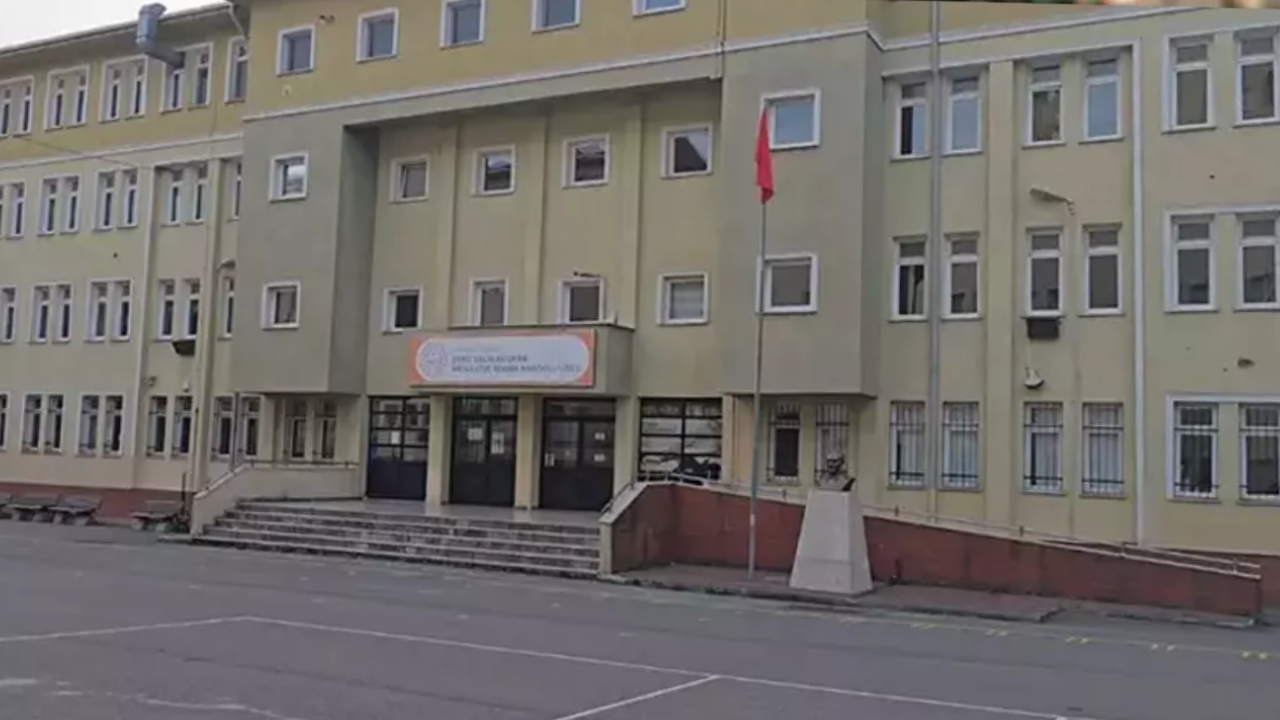 Kartal’da lisede dehşet! Şakalaşma kavgası can aldı: 16 yaşındaki öğrenci hayatını kaybetti