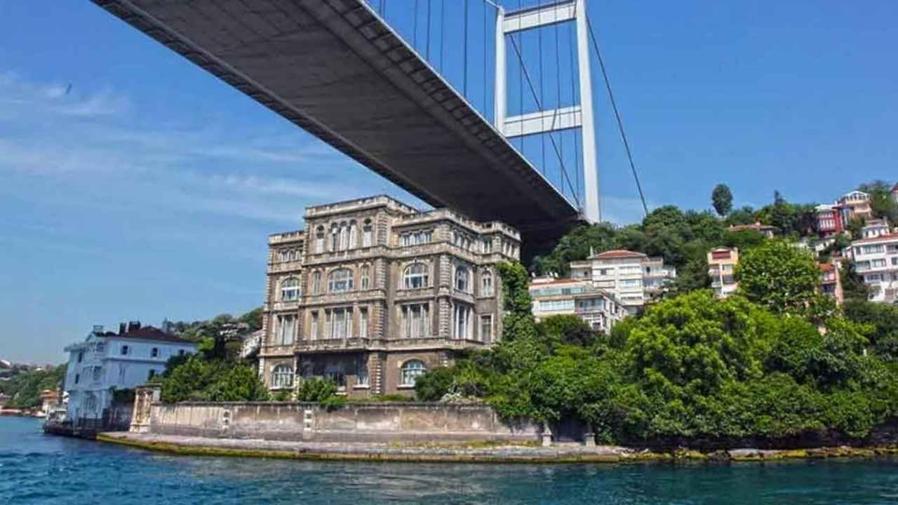 Emlakçılar 130 Yıllık Zeki Paşa Yalısına Fiyat Koyamıyor!