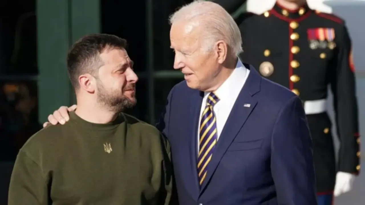 Donald Trump, Joe Biden ve Volodimir Zelenskiy'i topa tuttu!